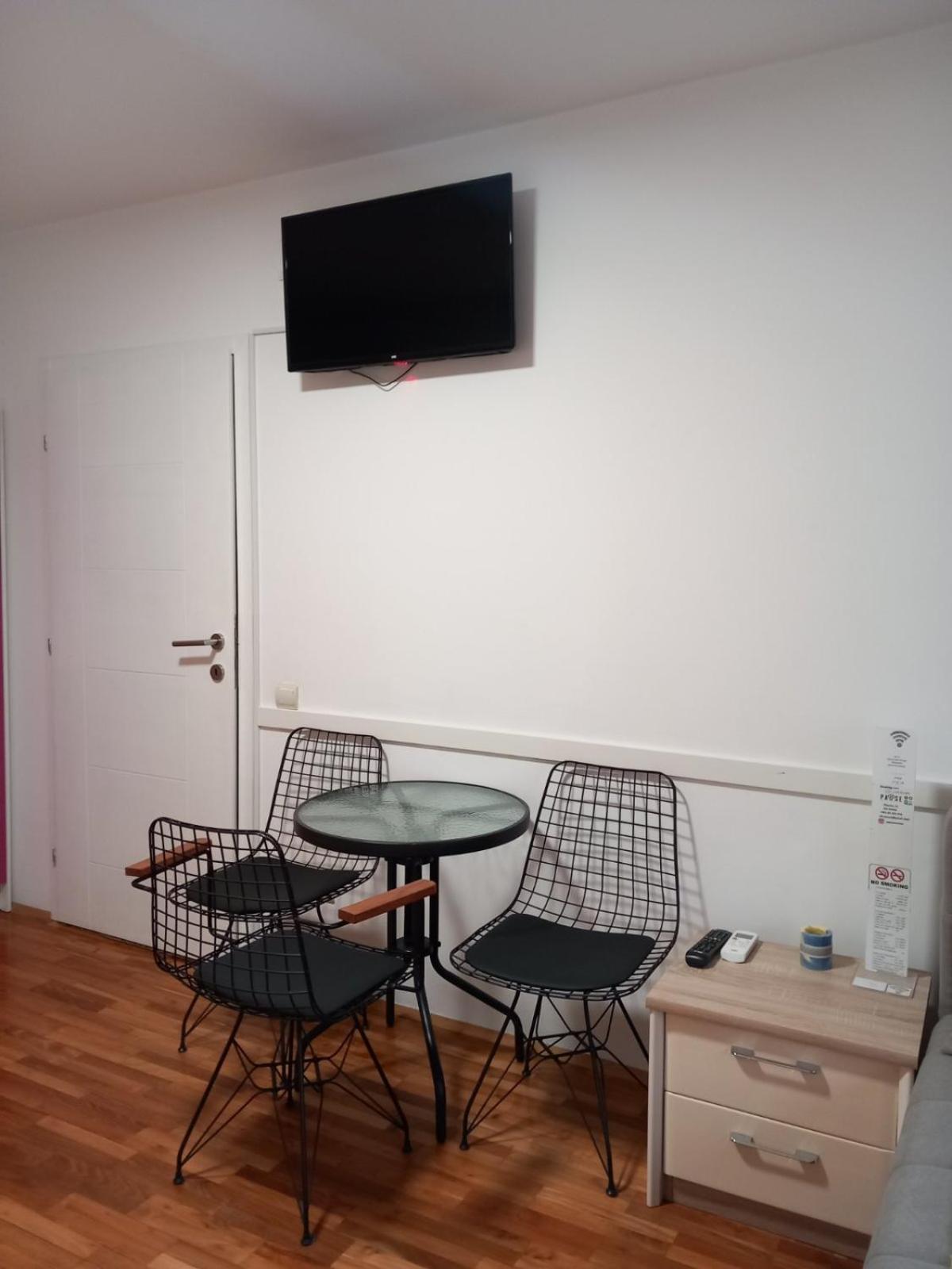 Apartmani Pause Ниш Номер фото